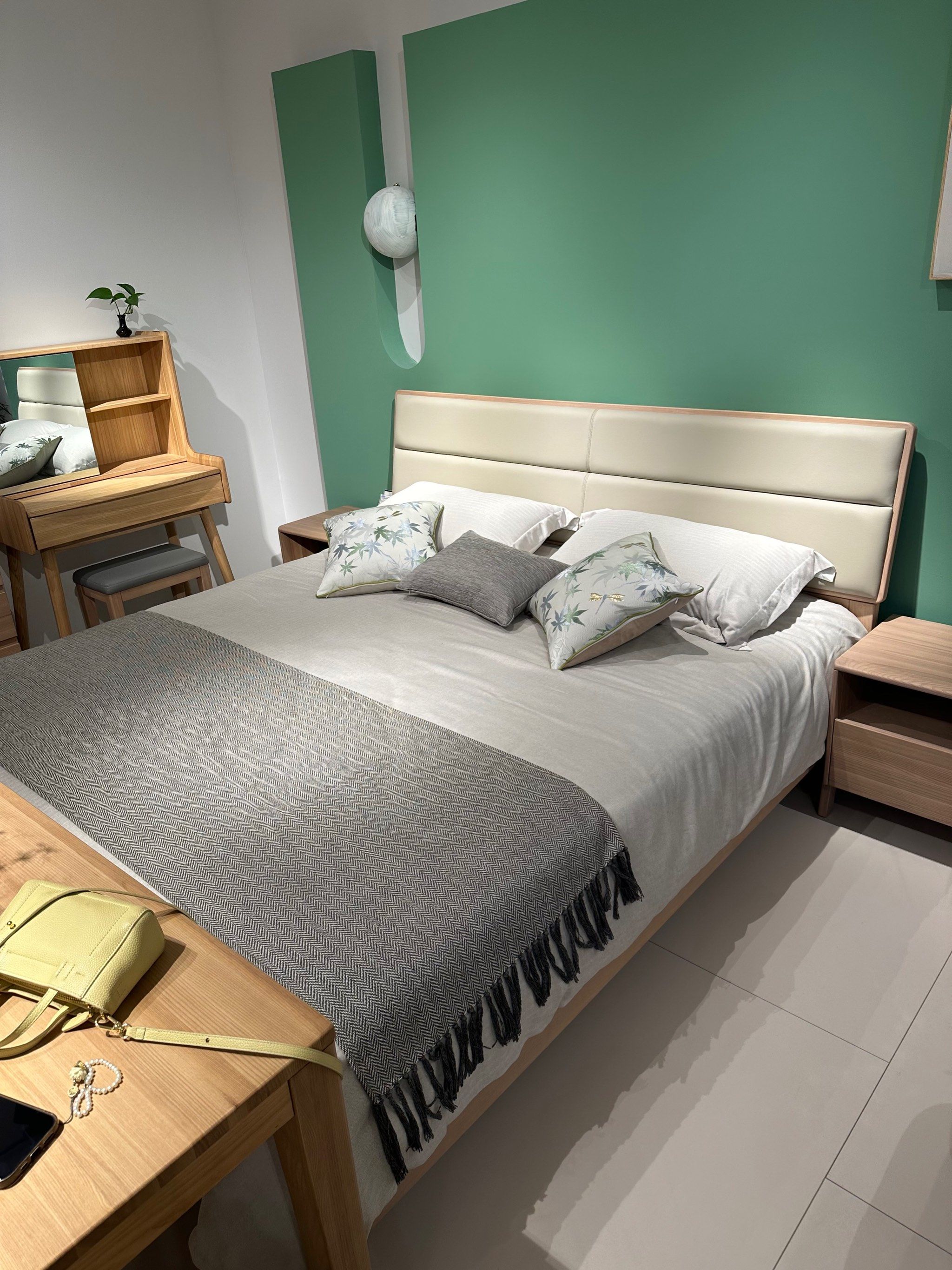 家具新置盼入住，安居樂業樂融融